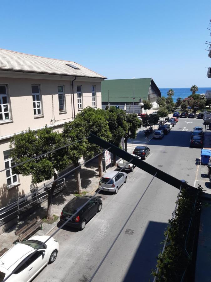Casa Vacanze Via Nizza 57 Zinola-Wifi Savona Bagian luar foto